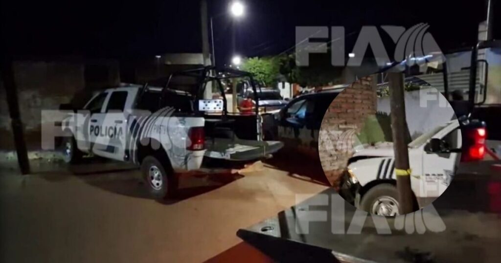 Colisión de patrullas en Mazatlán: policías se chocan y derriban un portón