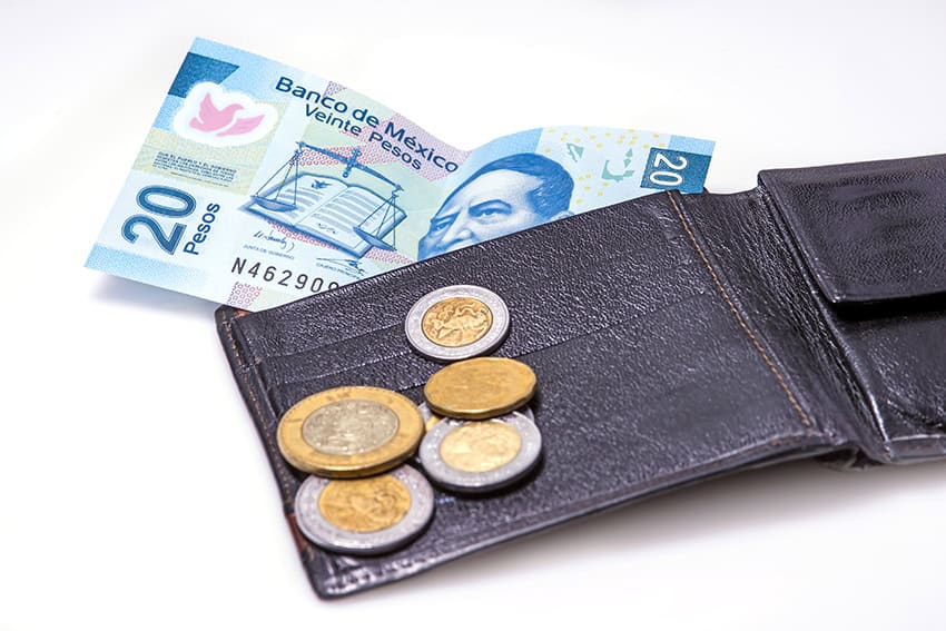 El peso mexicano alcanza su máximo frente al dólar en más de un año.