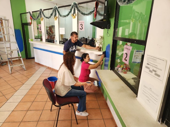 Juan de Dios Gámez inicia dos nuevas obras de pavimentación en Culiacán; vecinos elogian la acción del gobierno.