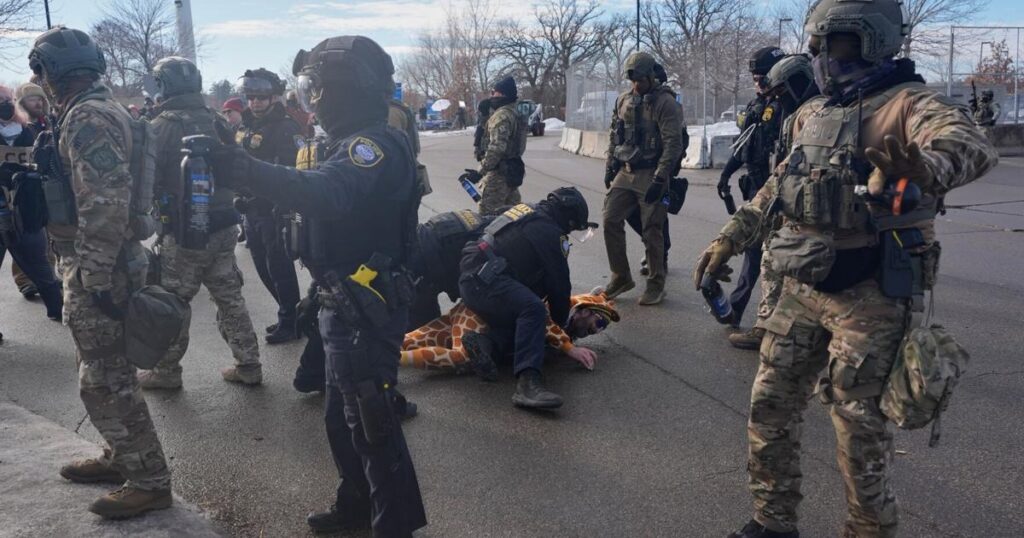 México enviará unidades de seguridad al Mundial de Fútbol, generando preocupación y confusión entre los aficionados.