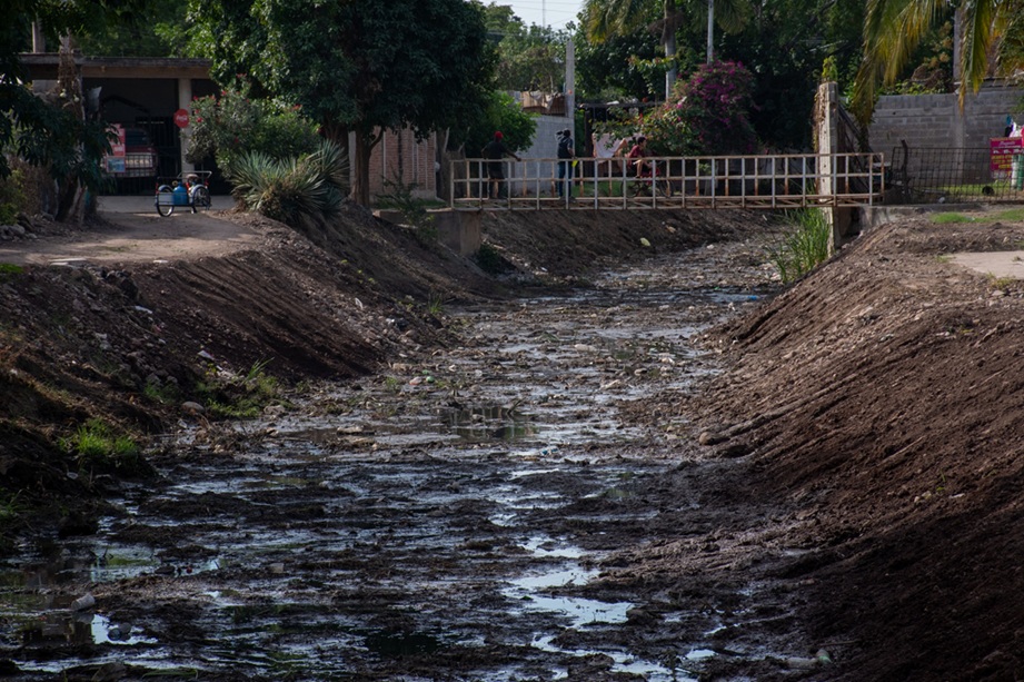Refuerzan la limpieza de ríos y canales en Culiacán antes de la temporada de lluvias