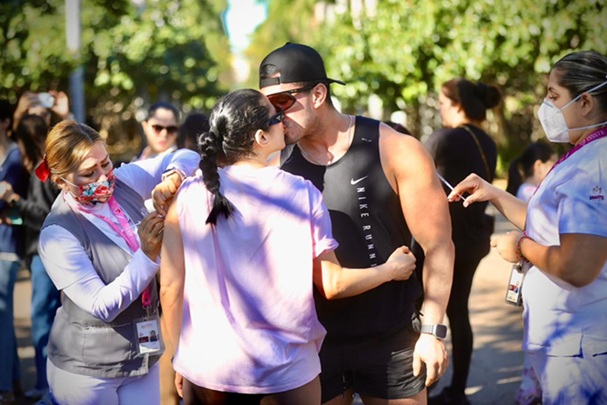 La comunidad se moviliza en masa para vacunarse contra el sarampión en los macrocentros