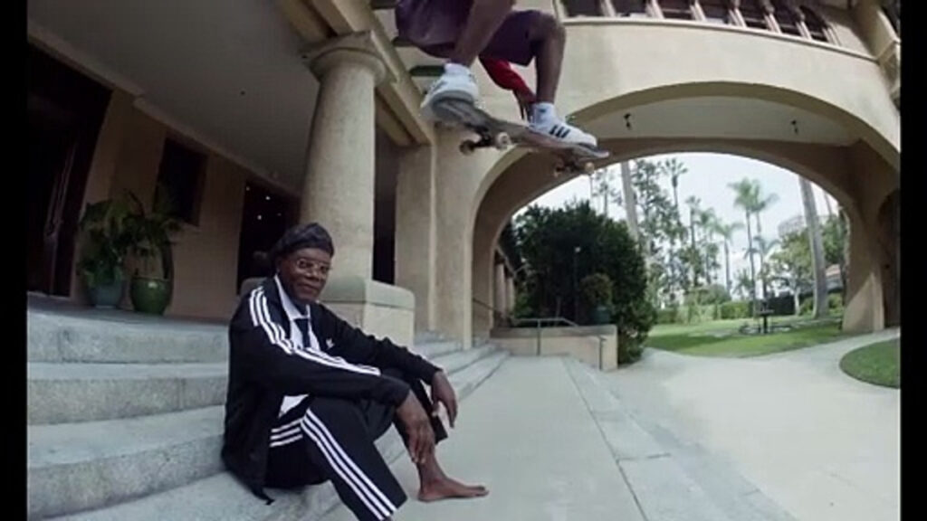 Lamine Yamal se une a figuras como Salma Hayek y Diego Boneta para presentar las nuevas Adidas Superstars en México.