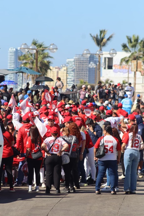 Mazatlán celebra a lo grande con el desfile de béisbol y la alegría de las ligas infantiles
