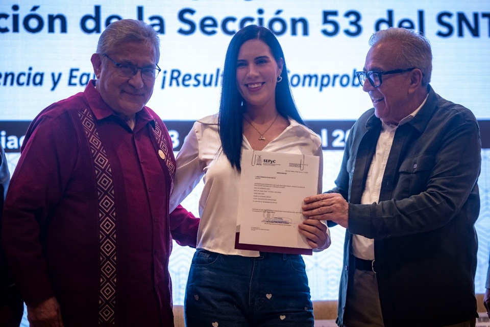 Rubén Rocha Moya proporciona 1,058 bases a miembros del SNTE 53, garantizando seguridad laboral