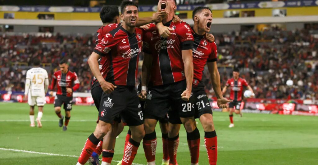 Un gol tardío le da el empate a Atlas contra unos Pumas en apuros.