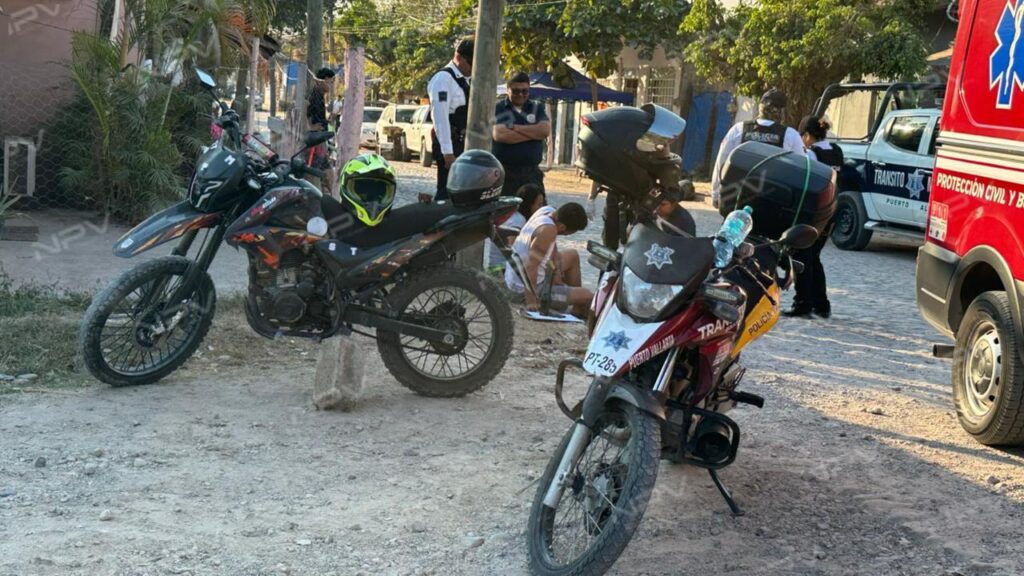 Cuatrimoto embiste a motociclistas en Lomas del Coapinole