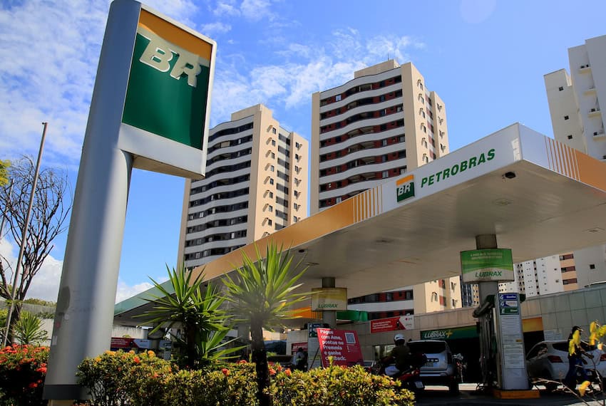 El presidente de Brasil propone una asociación entre la petrolera mexicana Pemex y Petrobras.