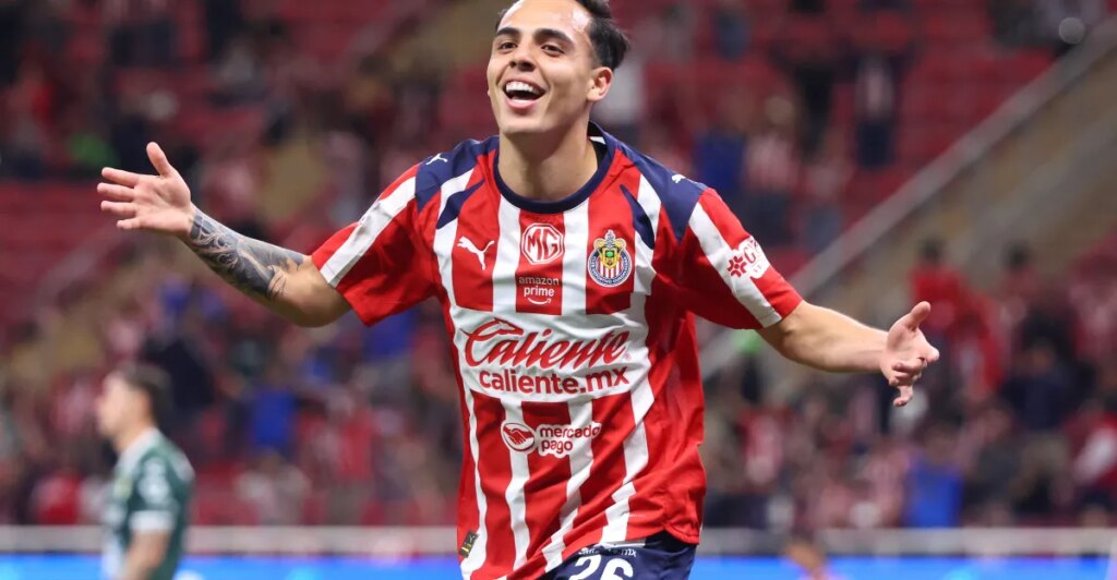 Las Chivas aplastan al León y regresan al primer lugar de la Liga MX