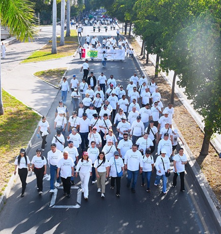 Más de 3,000 estudiantes se movilizan en Sinaloa por la paz y en contra de las adicciones.