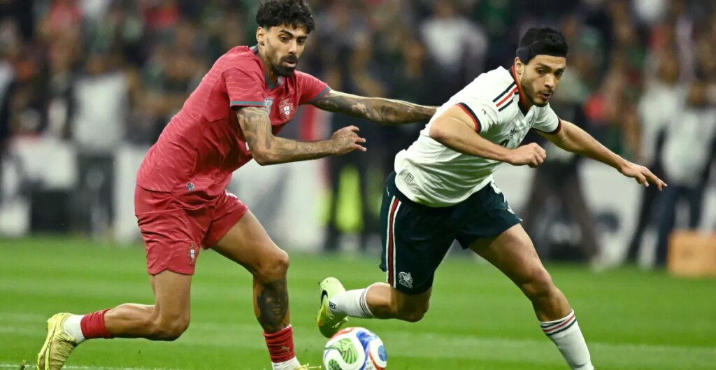 México empata con Portugal en la reapertura del Estadio Azteca.