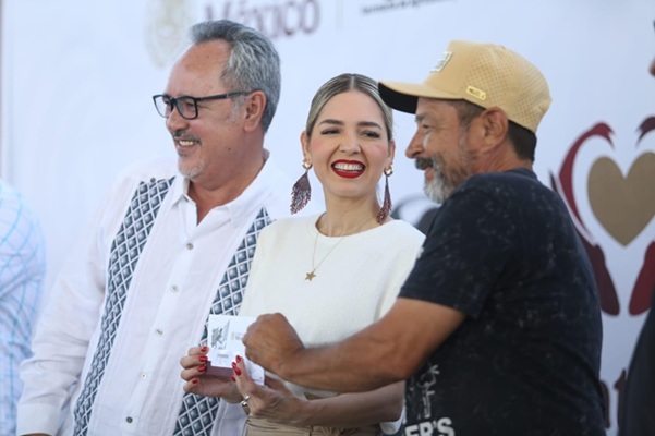 Mil pescadores de Mazatlán reciben apoyos de 8 mil pesos cada uno