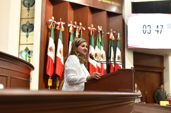 Tere Guerra insta a derribar barreras tras la clausura del Parlamento de Mujeres 2026.