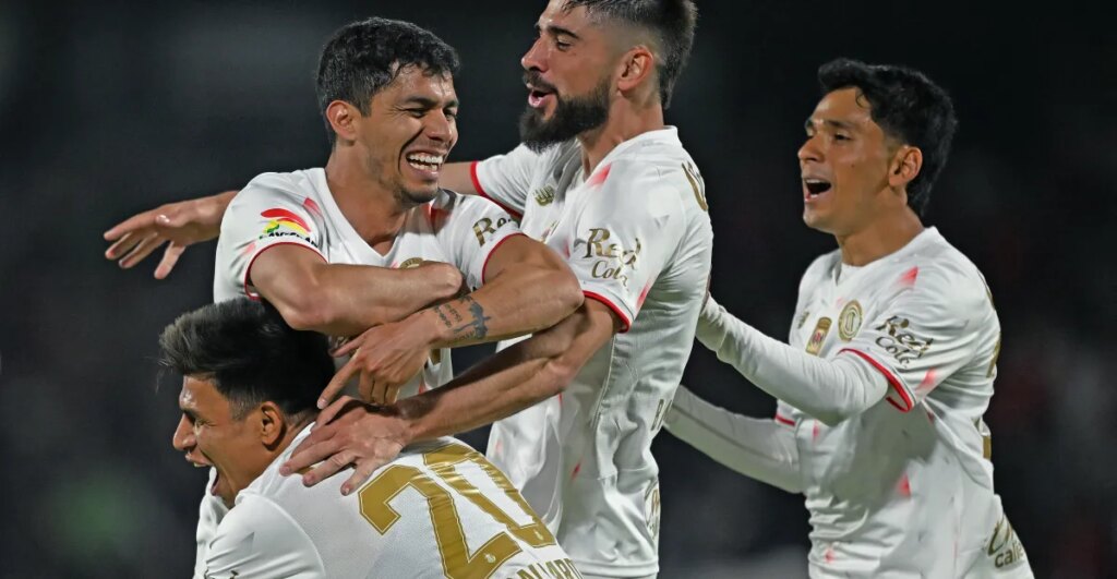 Toluca derrota a Pumas y acaba con su racha de invictos