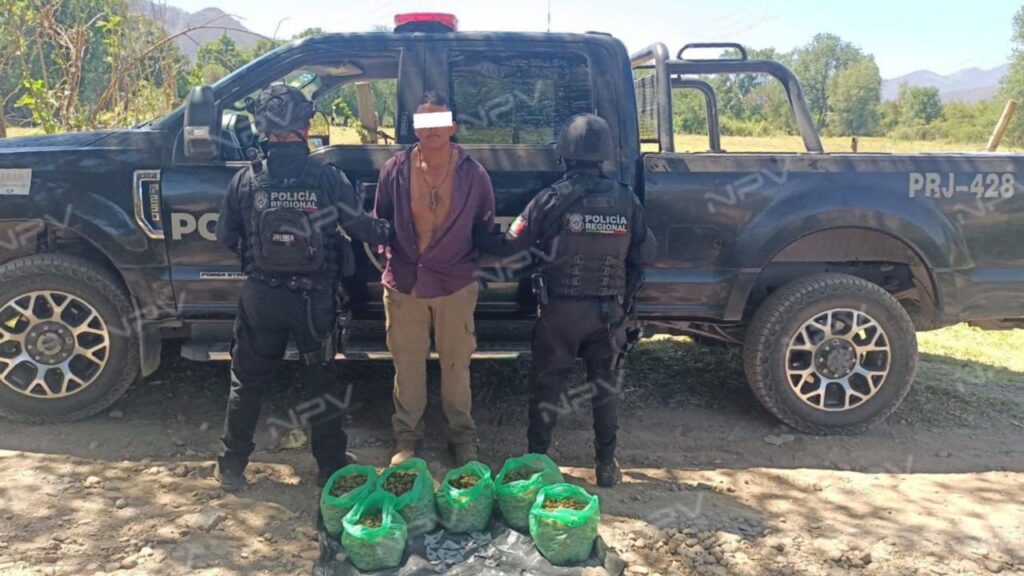 Detienen a un hombre con un alijo de drogas tras escapar de la policía en Mascota