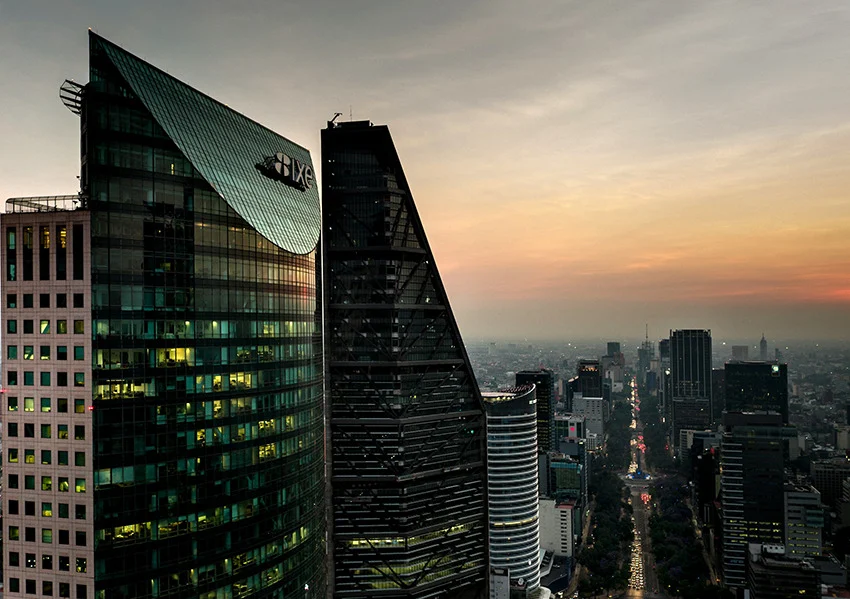 El nearshoring impulsa a México de nuevo al top 20 en inversión extranjera, aunque persisten desafíos