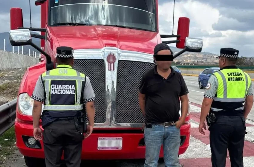 La Guardia Nacional detiene a un camionero con 66,000 litros de combustible ilegal.