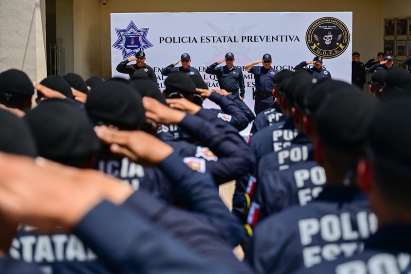 La SSP Sinaloa otorga certificados y reconocimientos a 46 policías estatales tras finalizar su curso del GOES