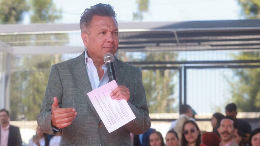 Lemus promulga un decreto para garantizar salud universal y gratuita a los niños en Jalisco