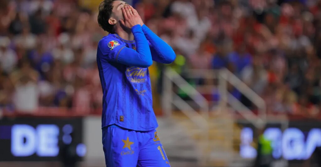 Necaxa y Chivas empatan en un partido sin emociones.